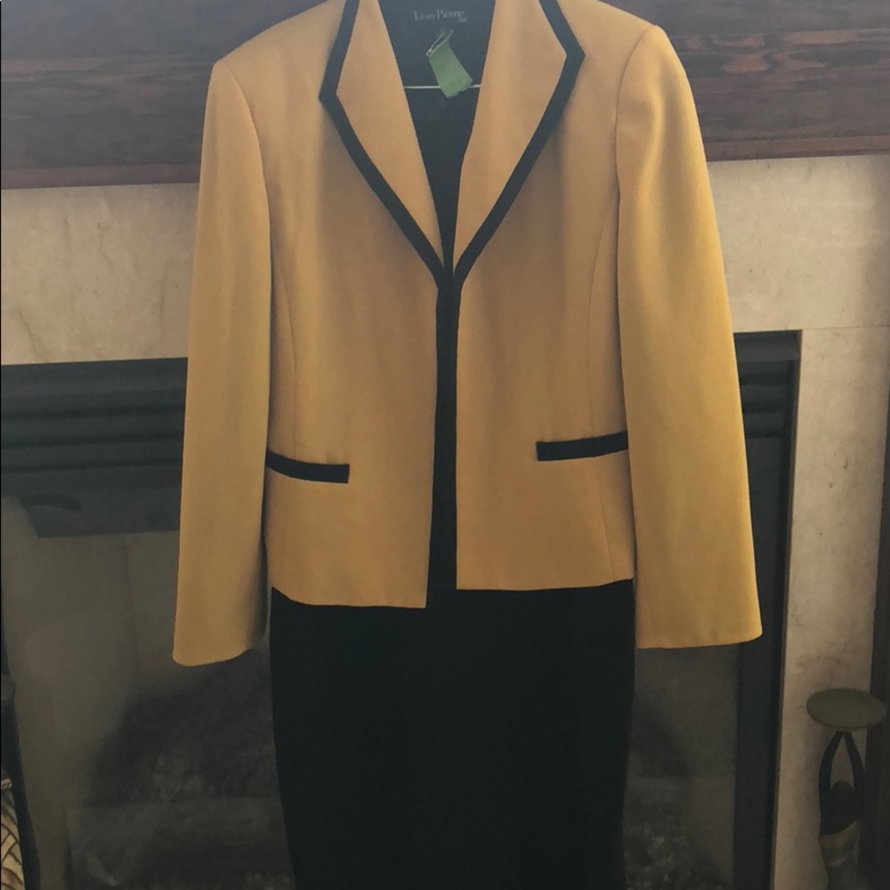 Evan picone suit
